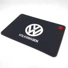 Антиковзаючий килимок у машину на торпеду Volkswagen