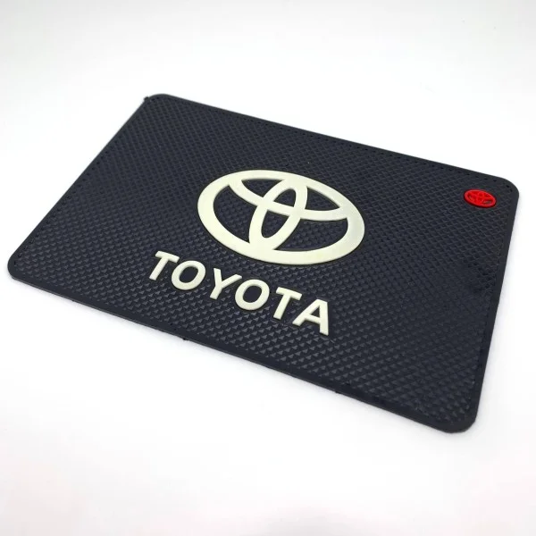 Антискользящий коврик в машину на торпеду Toyota